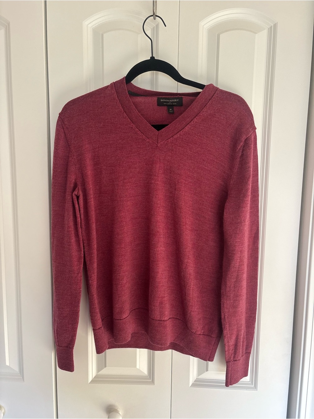 Banana Republic Men’s Merino Wool V Neck Sweater Burgundy M